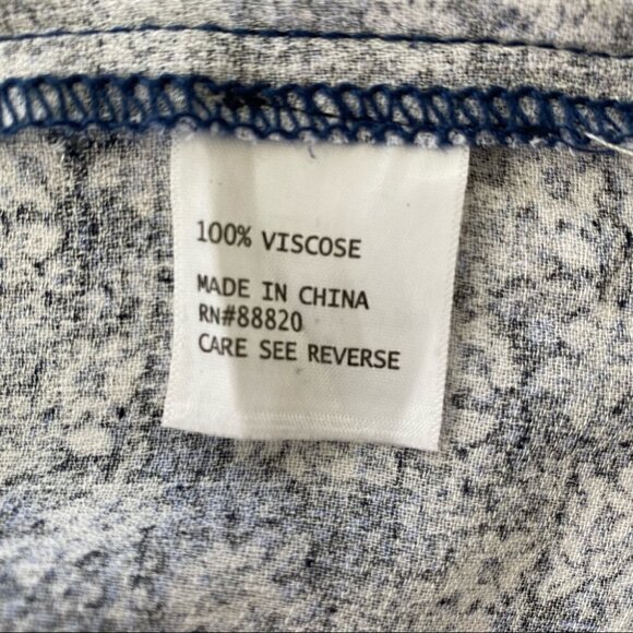 Cynthia Rowley sleeveless top with v-neckline  and ruffled hem - Picture 8 of 9